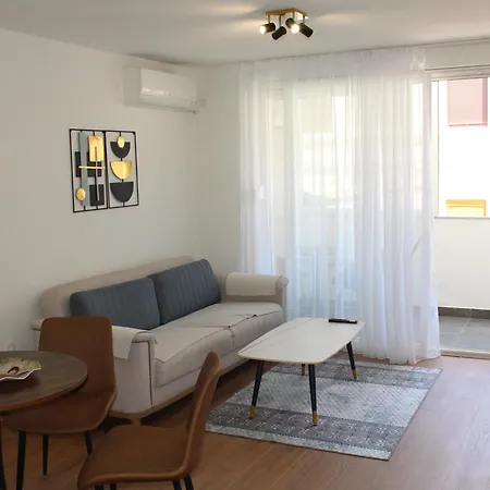 Apartment Middle Street