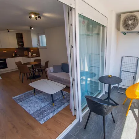 Middle Street 莫斯塔尔