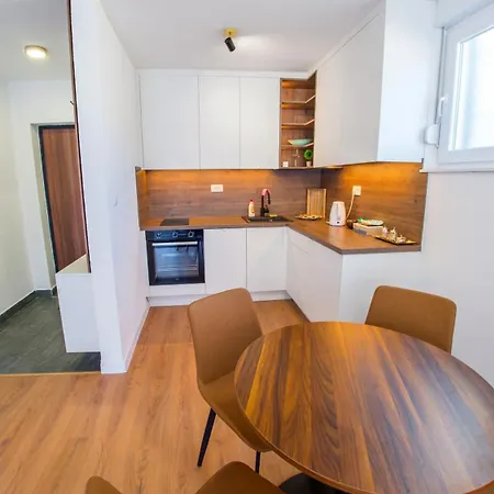 Apartment Middle Street *