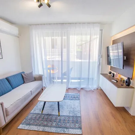 Apartment Middle Street