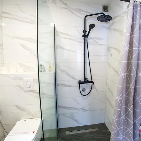 Middle Street 公寓